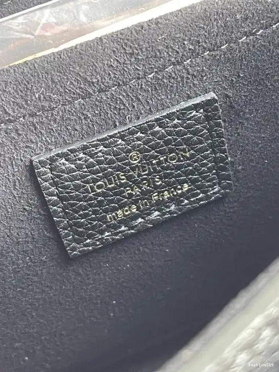 TENDER LOUIS VUITTON LOCKME 0423